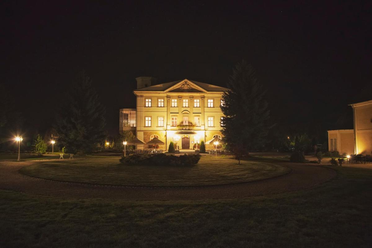 Palac Brunow - Wellness & Spa Lwowek Slaski Bagian luar foto